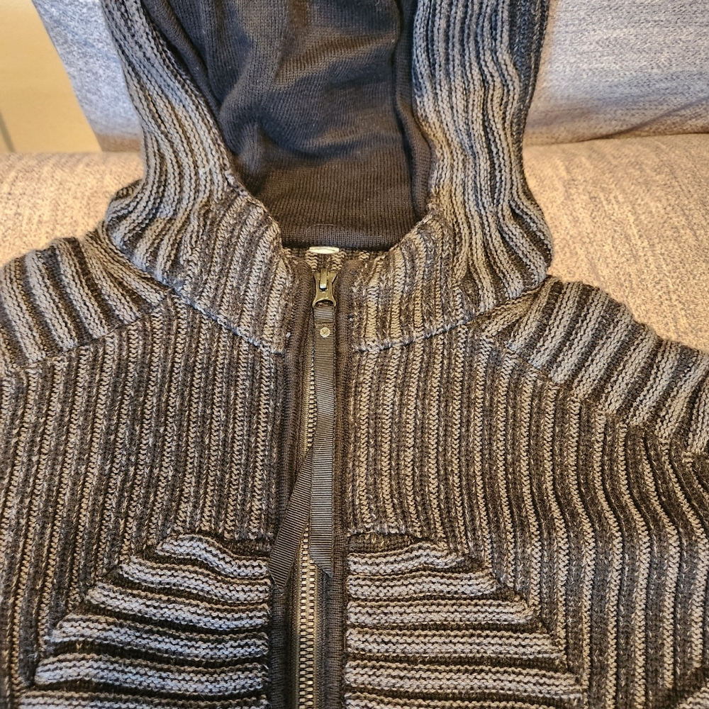 Lululemon form-fitting Black & Gray Sweater jacket with hood size 6 / fits S/XS - Picture 7 of 10